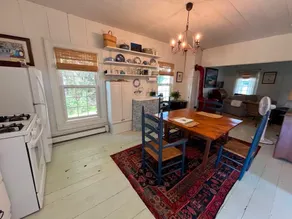 Historical 1800s Cottage - Image 5