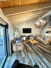 South Lake Tahoe 3 Story Condo Sleeps 8 WiFi - Image 2