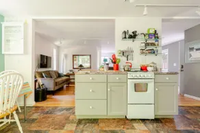 Northwest Garden Cottage: clean and cozy - Image 3