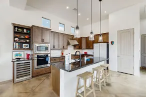 Gorgeous 2BR Mountainview | Chef's Kitchen - Image 3
