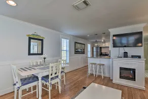 NY! Opskalere Galveston Cottage w / Wraparound Deck! - Image 3