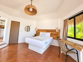 Beachfront Bungalow ”The Flowers” - Image 3
