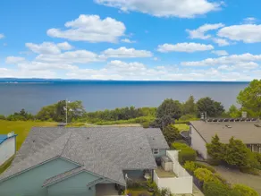 3BR Port Angeles Stunning ”Diamond on the Bluff” - Image 2