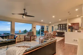 3BR Port Angeles Stunning ”Diamond on the Bluff” - Image 3