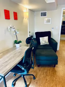 Downtown 1Bd- Amazing Location! - Image 5