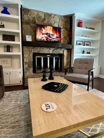 1 Bed / 1 Bath Apt with Sunroom - Image 5