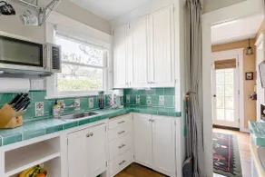 Casita Gundry- Boutique Hideaway, Quaint Historic Charm - Image 4