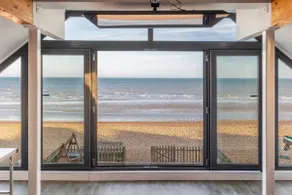 Idyllic Seaside Stay with Stunning Views - Image 2