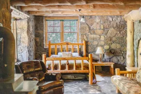 Unique Lodge on private White River - Image 2