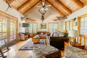 Unique Lodge on private White River - Image 3