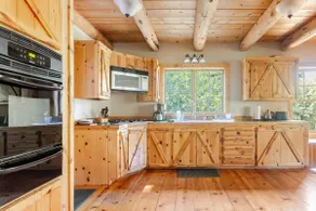 Unique Lodge on private White River - Image 4