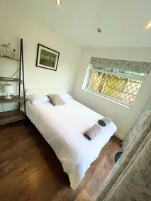 Lovely 1-Bed Apartment In Leeds - Image 2