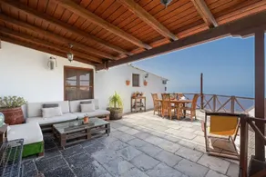A nice house with a spectacular ocean view - Image 2