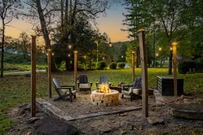 One-of-Kind Retreat/ Walk to Town /Hot Tub & Pool - Image 5