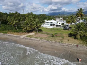 Beach Front House, Natural Oasis - Image 2