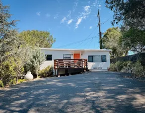 Quiet & Spacious 1BR Modern Bungalow Retreat - Image 2