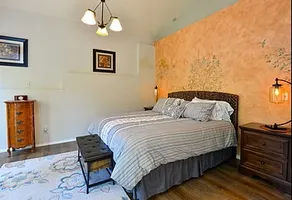 Oak Street - Studio - Image 3