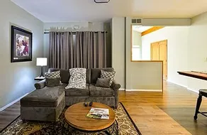 Oak Street - Studio - Image 2