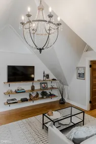 Chic Retreat in Historic Victorian House-Park Free - Image 4