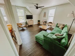 sunny upper unit - close to beach/downtown - Image 2
