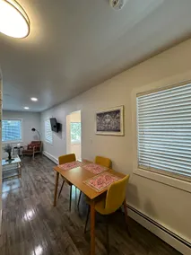 Charming Downtown 3 Bedroom Home - Image 5