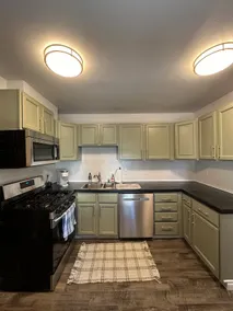 Charming Downtown 3 Bedroom Home - Image 3