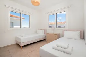 SunnyCozy Family Apartment Walk to the Beach - Image 5