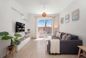 SunnyCozy Family Apartment Walk to the Beach - Image 2