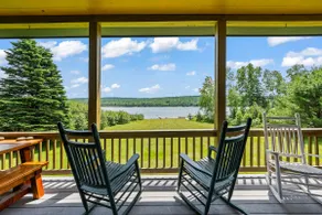 Une beauté au lever du soleil - à seulement un mile du centre-ville de Rangeley sur Haley Pond - Image 2