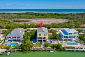 Casa De Tiki is a spacious 4-bedroom, 3-bathroom half duplex located just minutes from the stunning Sombrero Beach. - Image 2