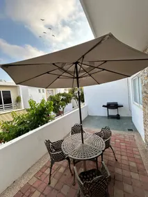 Beautiful spacious house in a residential area near the beach - Image 5