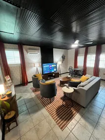 Blue door suite-near beach, downtown, airport, NAS - Image 2