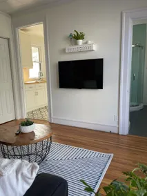 Large 1st floor apartment w/ laundry - Image 3