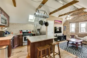 1BR Bright Bucktown Loft - Great Location! - Image 4
