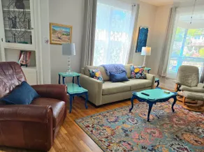 Sophisticated Bungalow,  sparkling clean, walk to downtown, quiet neighborhood. - Image 4