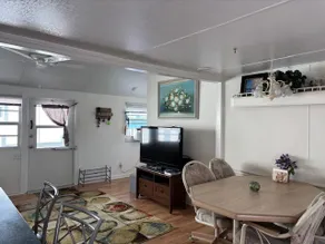 Lovely Waterfront Cottage On Nettles Island - Image 5