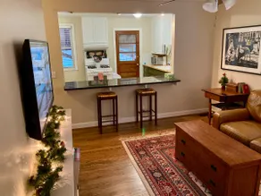 Peaceful 3BR w/ fenced yard - 10 min to Broadway - Image 2