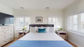 Modern Kingsuite | Walk to Beach | Pool | Sleeps 4 - Image 3