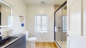 Modern Kingsuite | Walk to Beach | Pool | Sleeps 4 - Image 5