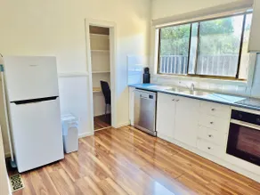 • Wombat Cottage • Central • Pets • Ample Parking - Image 3
