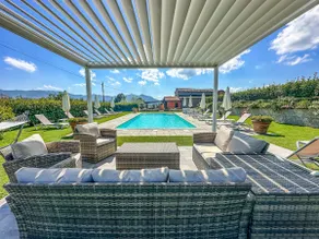 Exclusive Villa with Pool / Garden - Image 2