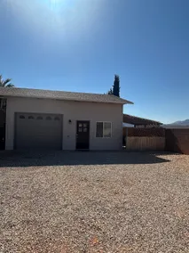 Adorable Clean Cottage in the Desert - Image 3