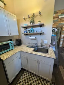 Adorable Clean Cottage in the Desert - Image 4