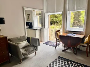 Central garden flat, twins or king bed + sofabed - Image 2