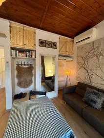 Cottage by the Lake - Image 3