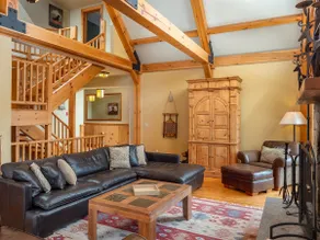 Retreat w/ views, pool table, hot tub & fireplace - Image 4