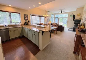 F3 Well appointed condo 1 minute to skiing! - Image 3