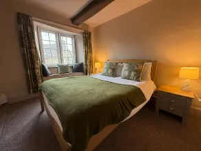 4-Bed Cottage at Famous Tuckers Grave Inn Sleeps 8 - Image 2