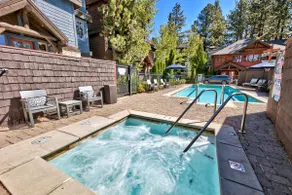 Remodeled Lakefront Luxury, Hot Tub | PEAK SS6 - Image 4