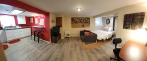 Inlaw Suite with Downtown Charm - Image 2